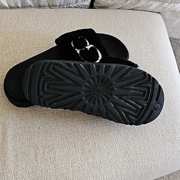 Ugg slides - Picture 3 of 4